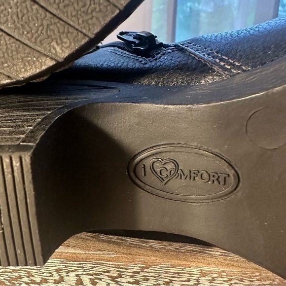 Ankle Boot Bootie I ❤️ Comfort Size 6 1/2M comfort cushion in interior like new - Picture 6 of 7
